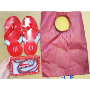 Bộ Áo Tu Kèm Chuỗi Hạt Và Dép Vàng Mã